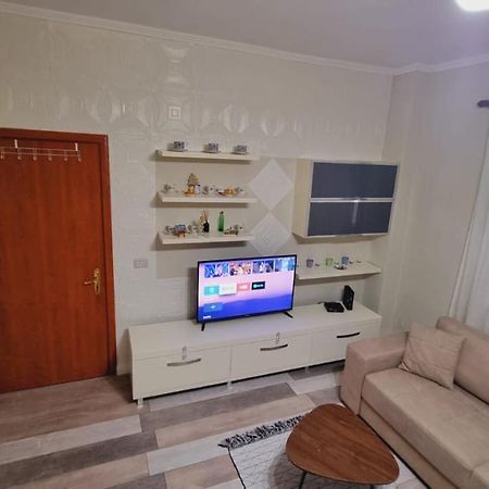 Liqeni Thate, Tirane Apartamento Exterior foto
