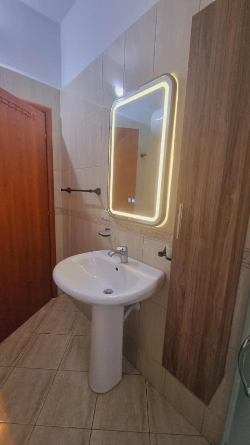 Liqeni Thate, Tirane Apartamento Exterior foto
